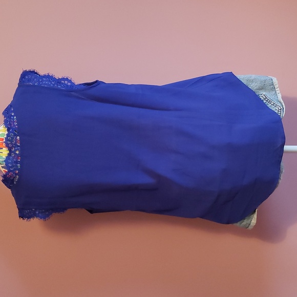 Blue lace trimmed top in size small - Picture 3 of 5